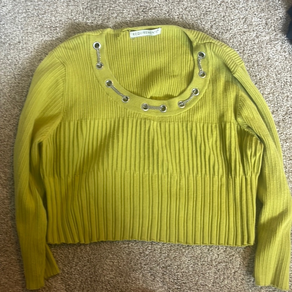 Ribbed green cropped sweater with hardware detailing